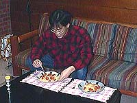 食べているところ